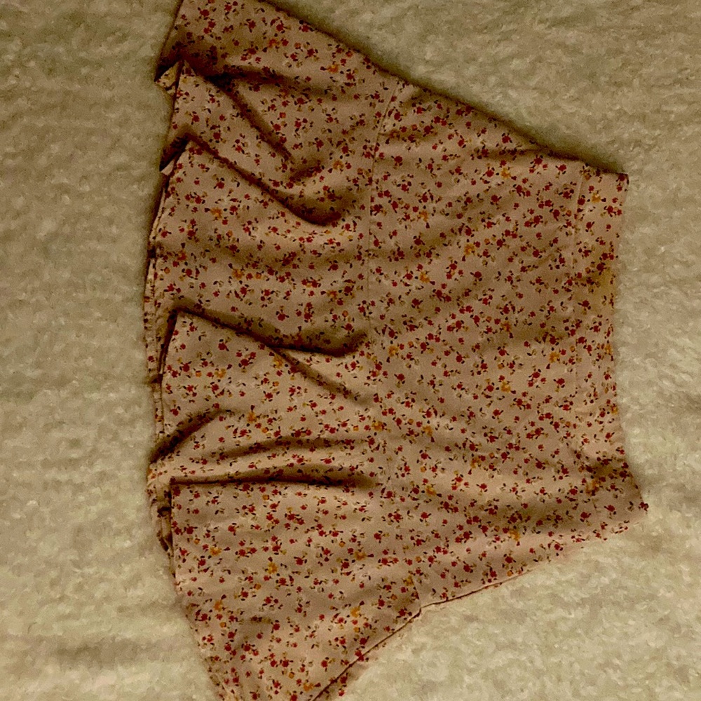 High rise mini skirt, very comfortable, cute flowers